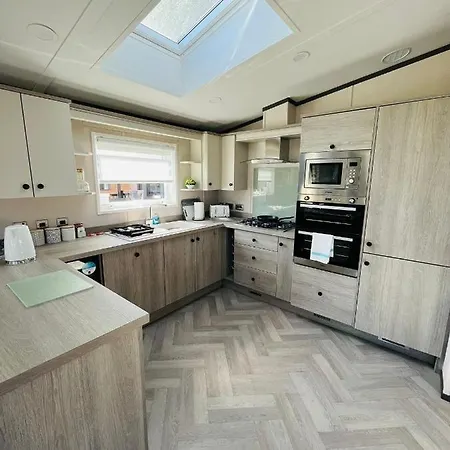 Laburnum Lodge With Hot Tub York Exterior photo