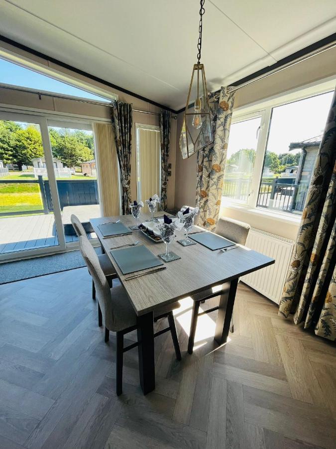 Holiday home Laburnum With Hot Tub