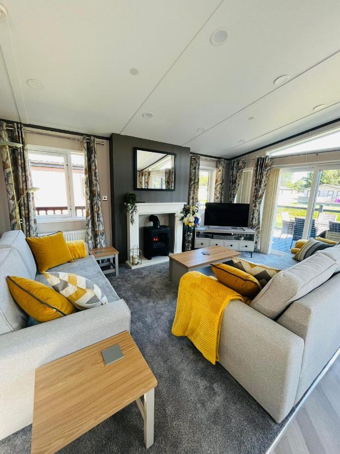 Holiday home Laburnum With Hot Tub