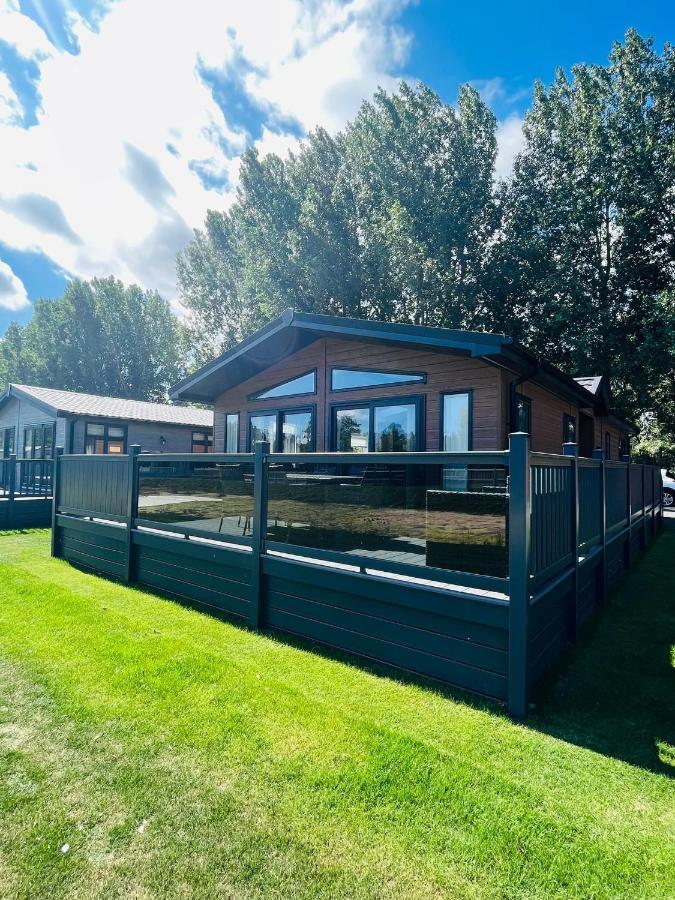 Laburnum With Hot Tub Holiday home York